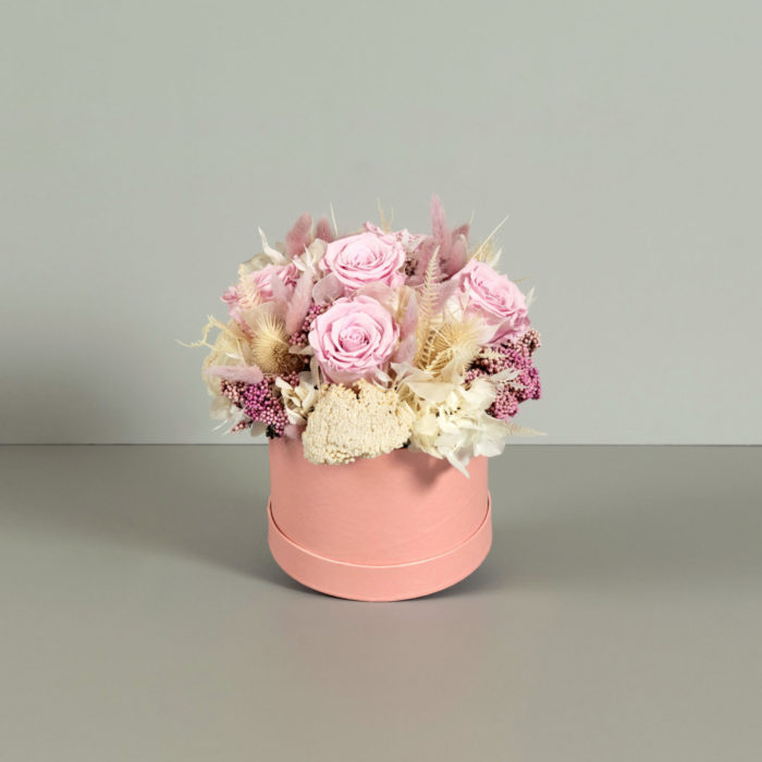 Cappelliera di rose stabilizzate